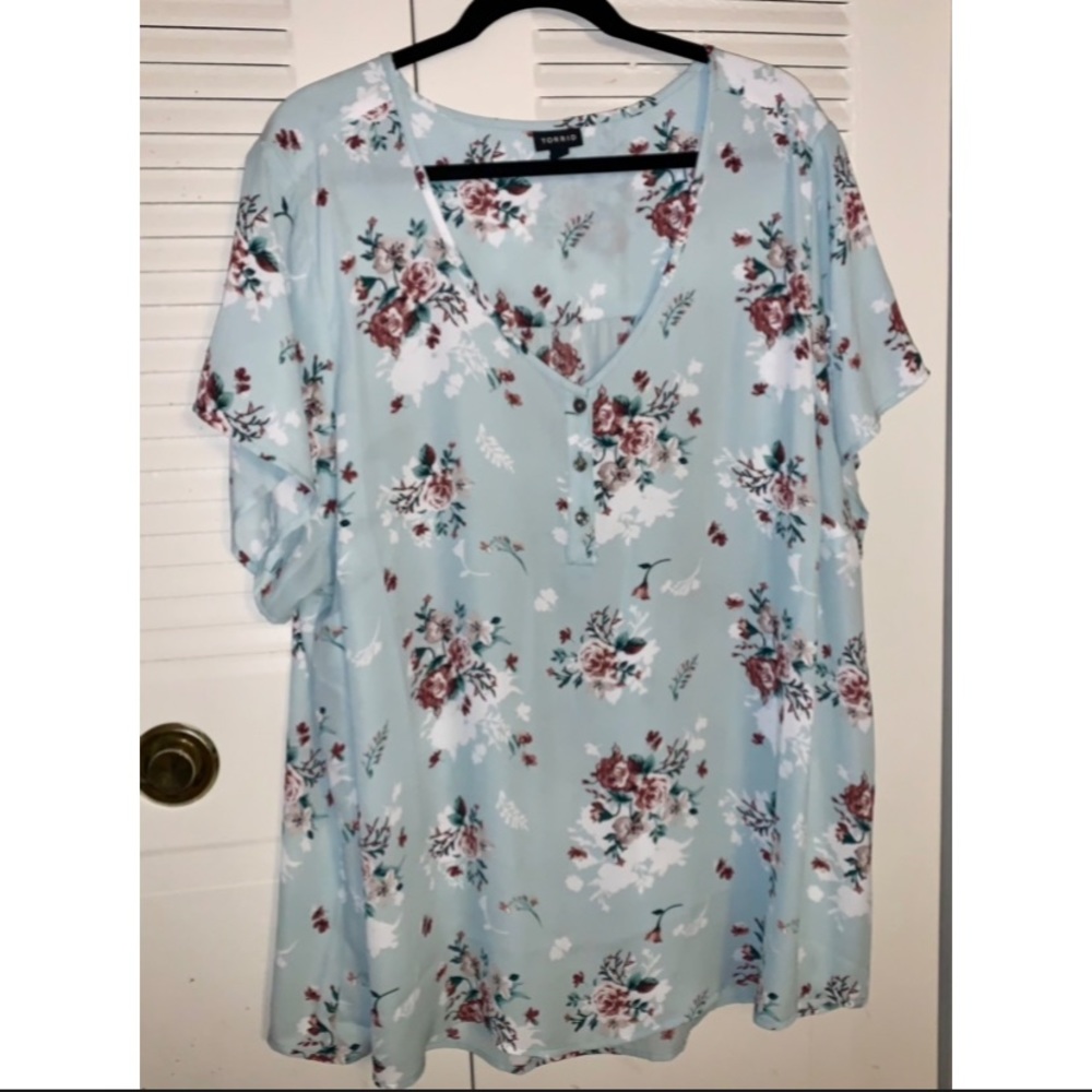 NWOT Georgette Blouse V-Neck Button Closure